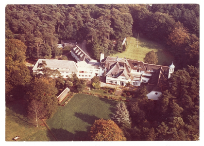 102130 Luchtfoto klooster van de Stad Gods te Hilversum