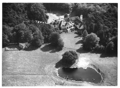102132 Luchtfoto van het klooster de Stad Gods te Hilversum