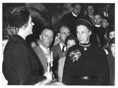 102146 Minister Klompé benoemt zuster Augustina (mater generalis) tot Ridder in de orde van Oranje Nassau