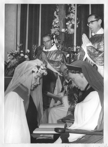 102175 Professieviering in het convent te Hilversum