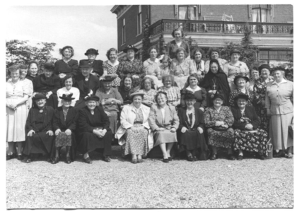 226034 Uitstapje van zelatricen met zusters Pierre Damien du Passage en Jeanne Hekking