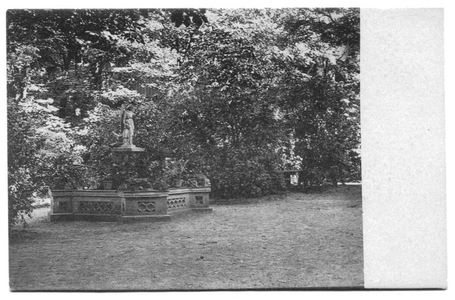226051 Binnenplaats van pensionaat Sacré Coeur, later klooster Mariënburg te Nijmegen