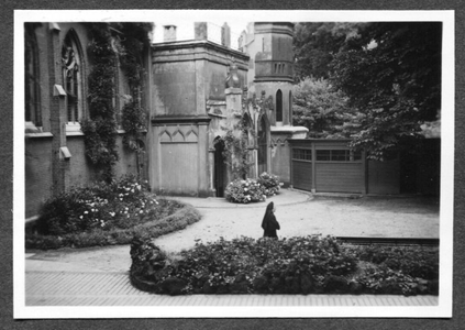 226092 Kapel en 'cours' van klooster Mariënburg te Nijmegen
