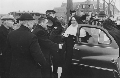 200041 Hartelijke ontvangst van de zusters door de gemeente Heesch