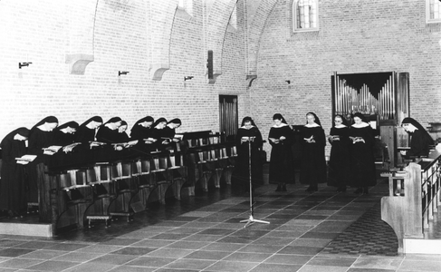 200065 Koorgebed in de kapel van de priorij te Heesch
