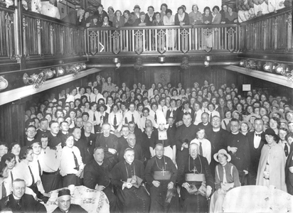 323056 De Graal en Vrouwen van Bethanië met KJV-leden (Katholieke Jeugd Vereniging) tijdens een Eucharistisch Congres ...