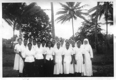 232211 Professie van enkele Papoea-zusters en de intrede van vier postulanten te Kelapa Lima (Papoea, Indonesië)