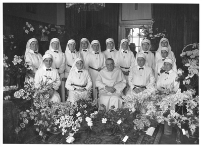 196001 Groepsfoto zusters Bethlehem te Nijmegen bij het 12,5-jarig jubileum van het huis