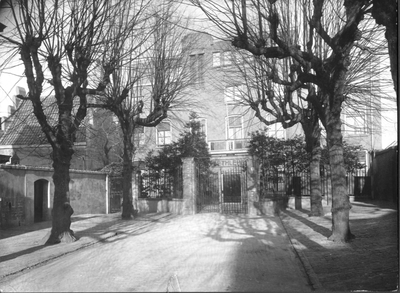 196017 Gezicht op voorzijde van Huize Bethlehem (Antoniusplaatstraat 10) te Nijmegen