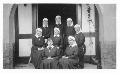 196023 Groepsfoto zusters van huize Bethlehem te Nijmegen