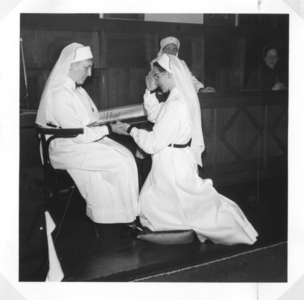 196064 Professie in de kapel van huize Bethlehem te Nijmegen van zuster Bernadette