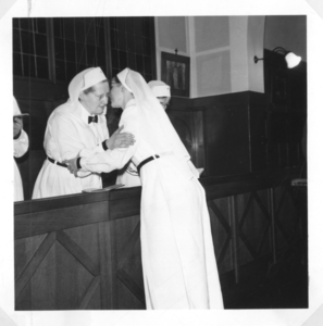 196066 Professie in de kapel van huize Bethlehem te Nijmegen van zuster Bernadette