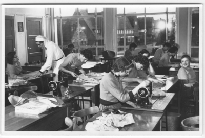 196182 Naailes in de Mater Amabilisschool te Nijmegen