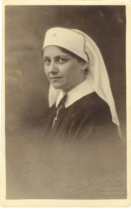 196186 Portretfoto van zuster Hieronyma Roovers