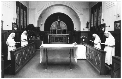 196210 Koorgebed in de kapel van Huize Bethlehem