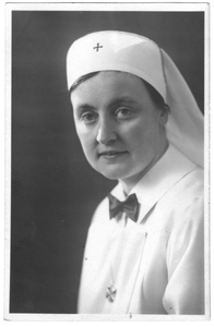 196217 Portretfoto van zuster Maria van de Valk