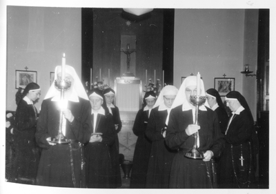 272061 Koorzang door de zusters van de Dominicanessen van het Sint Catharina-Apostolaat in de 'oude kapel' te Zwolle