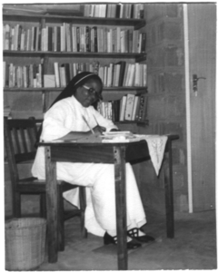 214156 Zuster Josepha in het prioraat van het klooster te Bambui (Kameroen)