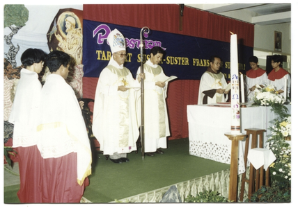 246041 Heilige Mis ter gelegenheid van de verzelfstandiging van de Indonesische zusters op 4 april 1996 te Sukabumi, ...