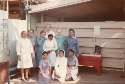 274148 Vier zusters Franciscanessen van Charitas op bezoek in Jakarta, Indonesië