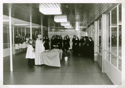 274167 Eucharistieviering ter gelegenheid van de opening van de nieuwe uitbouw van het Elisabeth ziekenhuis te Venray