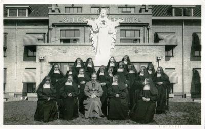 274169 Wijding van zusters in het klooster bij het Elisabeth ziekenhuis te Venray
