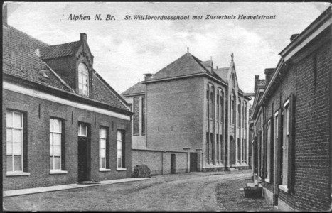 252056 St. Willibrordusschool met Zusterhuis in de Heuvelstraat te Alphen
