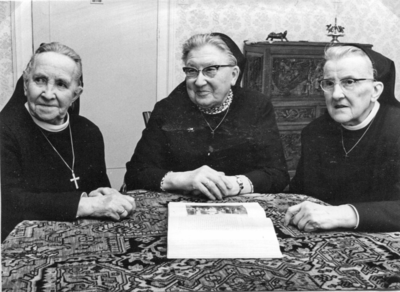 252290 Drie oud-missionarissen van het eerste uur: de zusters Leo Pelkmans, Prudentiana Ceulenaere en Salesia Hazelzet