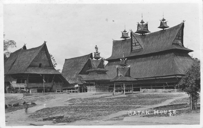 178217 Batakhuis te Sumatra (Nederlands-Indië)