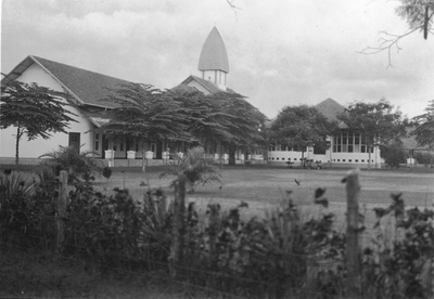 178221 Achterzijde van het ziekenhuis te Medan (Indonesië)