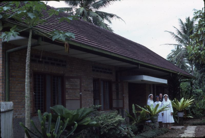 178355 Zusterhuis te Deli Tua (Indonesië)