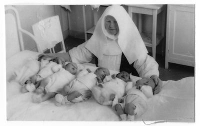 178425 Babies in het ziekenhuis te Breda