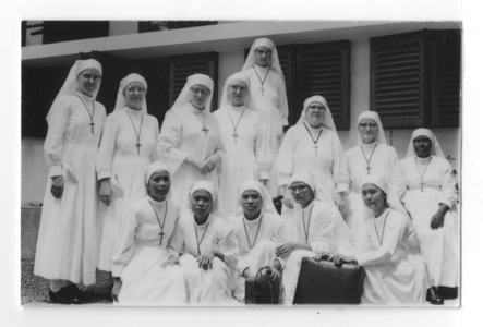 178487 Zuster verzorgen de opleiding tot verpleegkundige (Nederlands Oost-Indië)