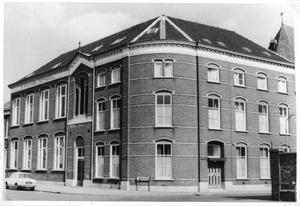 184036 Klooster H. Michael te Sas van Gent
