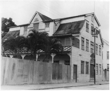184157 Praktijkschool voor het hoeden vlechten te Paramaribo (Suriname)