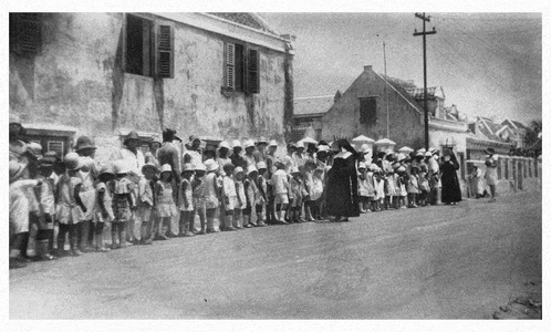 184166 Processie ter gelegenheid van het H. Hart feest te Pietermaai (Curaçao)