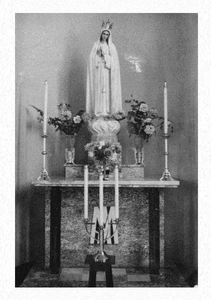 170111 Beeldtenis van O.L. Vrouw van Fatima in de kapel van het internaat Nazareth te Arassuai (Brazilië)