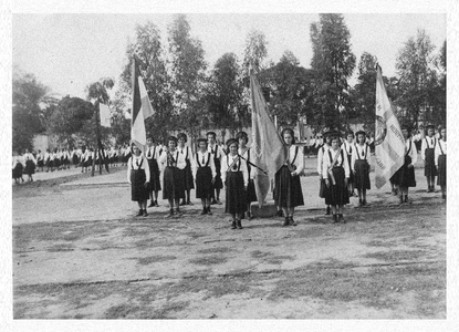 170121 Tijdens een feest werden de vlaggen van Nederland, Brazilië en van de school gepresenteerd te Arassuai (Brazilië)