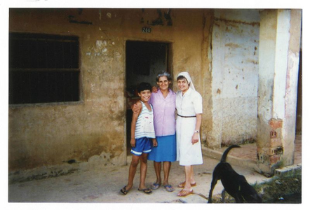 170373 Zuster op huisbezoek in de armenwijk (Bolivia)