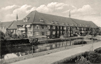 110020 Huis van de H. Liduina, Burg. de Villeneuvesingel 1, Hillegersberg (Rotterdam)