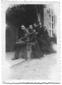 202161 Enkele Duitse soldaten die in de Tweede Wereldoorlog het moederhuis te Heiloo bezetten