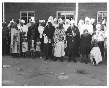 206059 Zusters en de vrouwen van St. Anne in de parochie voor Afrikaans Thabong (Zuid Afrika)