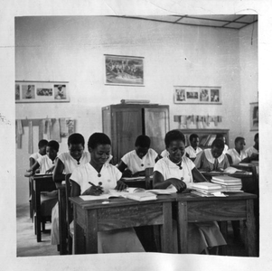 116138 Eerste leerkring van de kweekschool te Ndala, Tanganjika (Tanzania)
