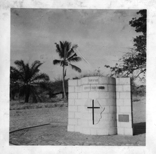 116151 Monument 'Kruis over Afrika', te Ujiji (Tanzania), waar ontdekkingsreizigers Stanley en Livingstone elkaar in ...