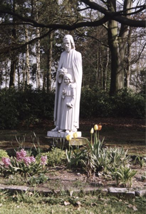 116199 Beeld van Sint Jozef in de tuin van Huize Molenweide in Boxtel