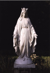 116200 Beeld van Maria in de tuin van Huize Molenweide in Boxtel
