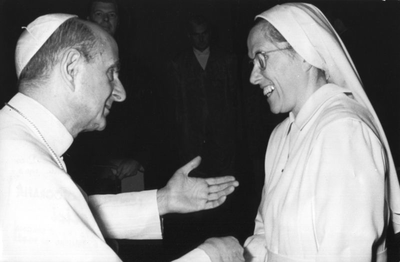116227 José Dor, moeder-overste van de Witte Zusters, op audiëntie bij Paus Paulus VI