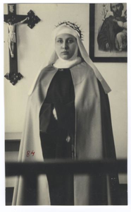 168123 Zuster Ancilla bij haar eeuwige professie in klooster Grave-Velp
