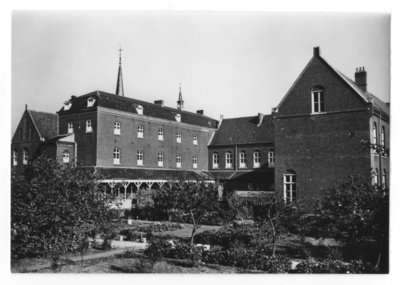 168145 Klooster en tuin van de zusters redemptoristinnen te Sambeek