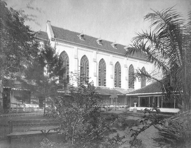 175667 Zijaanzicht van de kloosterkapel te Weltevreden, Batavia (Nederlands-Indië)